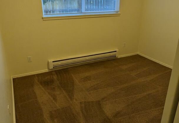 2 beds, 2 baths, 900 sqft, $1,525, Unit #24