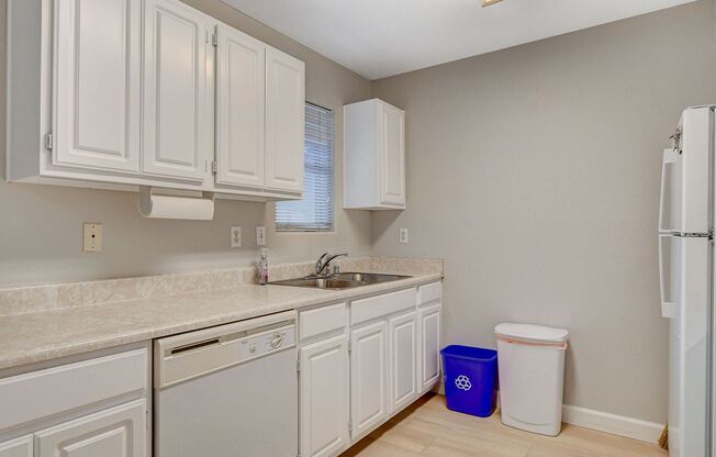 1 bed, 1 bath, $1,200, Unit # 1172