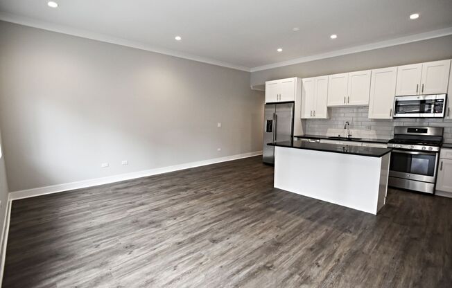 1 bed, 1 bath, 725 sqft, $2,750, Unit 927-202