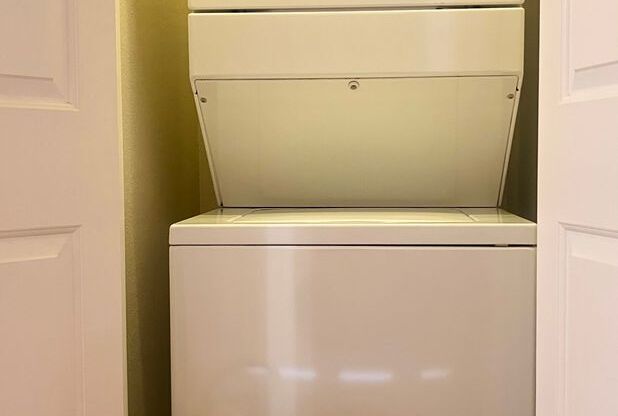 1 bed, 1 bath, 650 sqft, $1,295, Unit 013