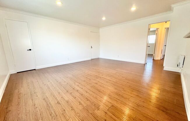 Newly Remodeled Lower Level 2 Bedroom 2 Bathroom Spacious Unit