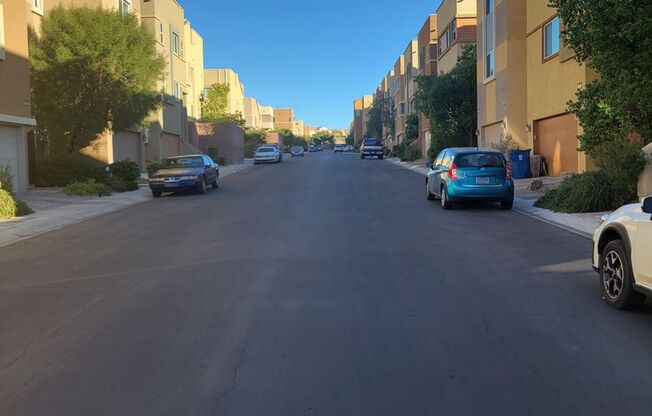 Northwest 3/2.5/2 car