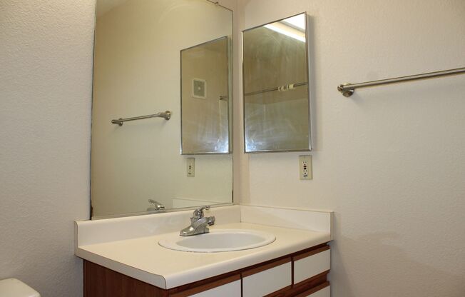 2 beds, 2 baths, $2,050, Unit APARTMENT 628