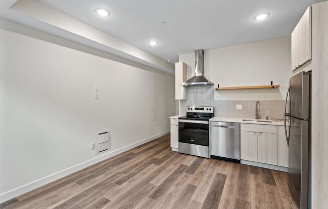 1 bed, 1 bath, 411 sqft, $1,365, Unit L11