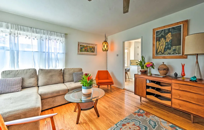 ***Charming 2 bed / 1 bath House in the Heart of Oceanside - Available 10/26****