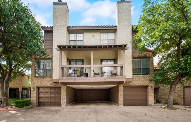Spacious 2nd floor corner unit in Richardson