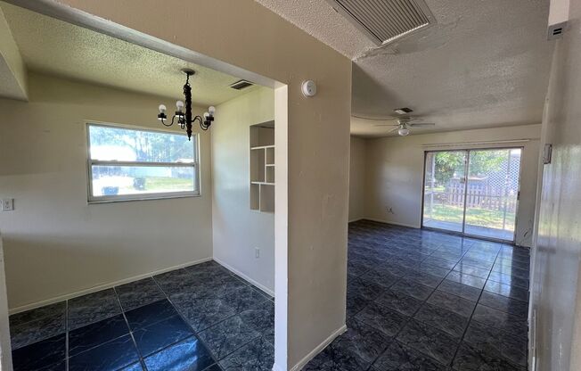 2 beds, 1 bath, $1,600