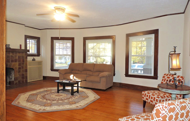 4 Bedroom, 2.5 Bathroom Colonial for rent!