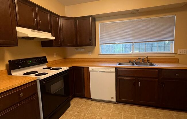 2 beds, 1.5 baths, $1,475, Unit # 17