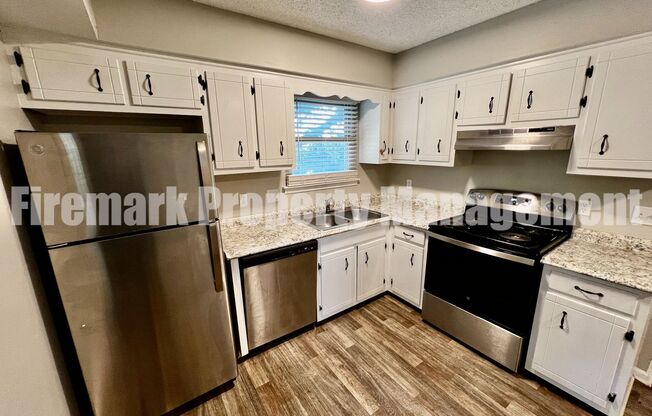 Cozy 2 Bedroom, 1.5 Bath Townhouse in Hermitage!