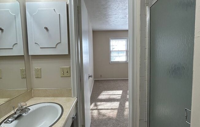 2 beds, 2 baths, 1,200 sqft, $975, Unit #10