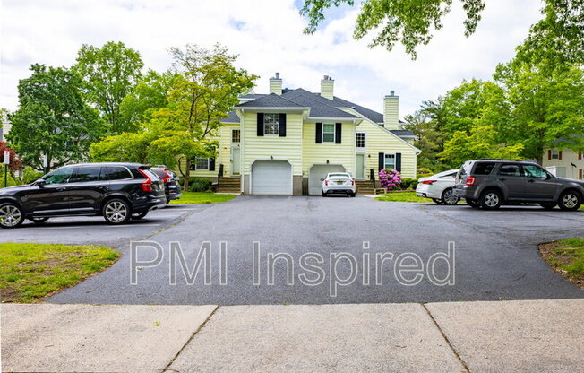 2404 BUCKINGHAM CIR
