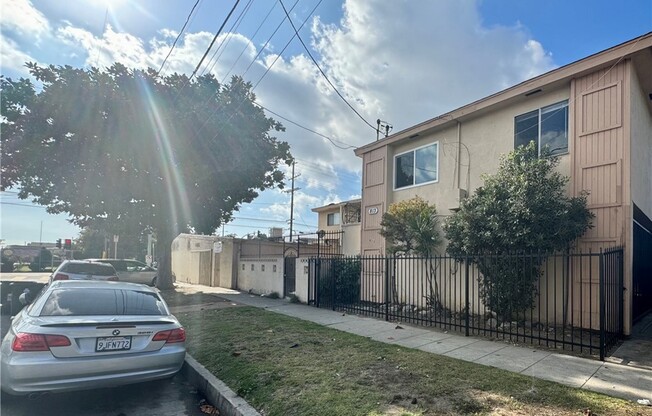 703 W ANAHEIM ST
