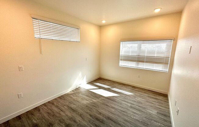 2 Bedroom / 2 Bathroom on 2nd Floor in Mountain View!