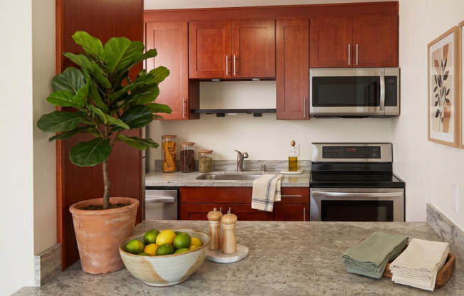 3 beds, 1 bath, $2,895, Unit R-412