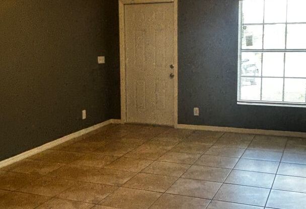 Charming 3-Bedroom Home with Screened Lanai in Lehigh Acres