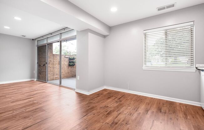 Charming 2 BR/2 BA Condo in Montgomery Village!