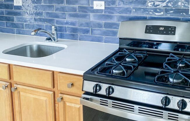 2 beds, 1 bath, 840 sqft, $3,100, Unit 2450-204