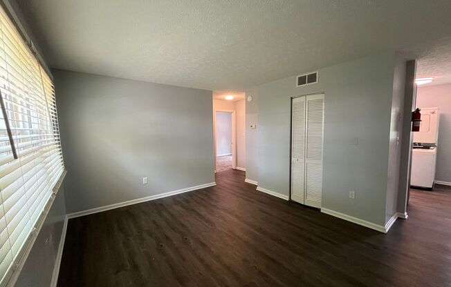 2 beds, 1 bath, 800 sqft, $899, Unit 404