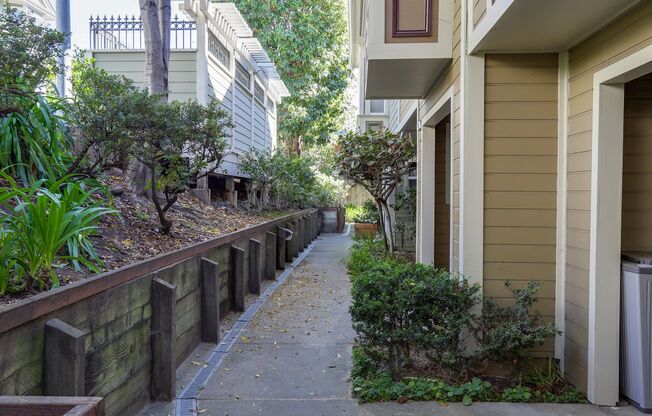 Sunny Potrero Hill 3BR / 1BA Townhome | Private Yard | YouTube Tour