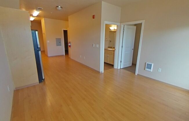 3 beds, 2 baths, 967 sqft, $2,400, Unit 403