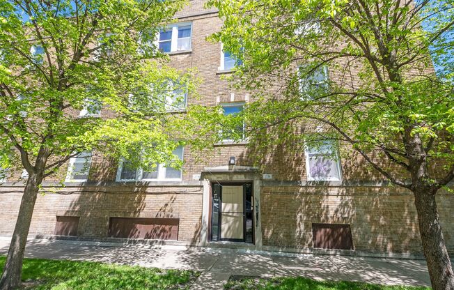 2736-2742 W 64th St