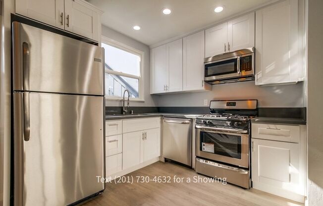 2 beds, 1 bath, $2,595, Unit 4529 Wilson Ave