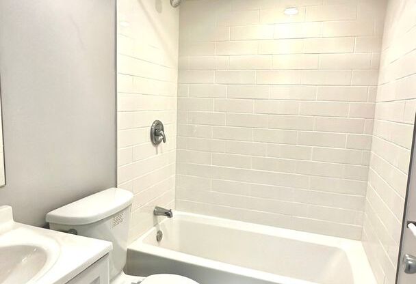 Studio, 1 bath, 400 sqft, $1,200, Unit 6954-312