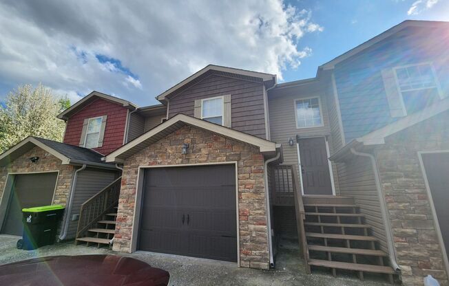 3 bedroom townhouse available now
