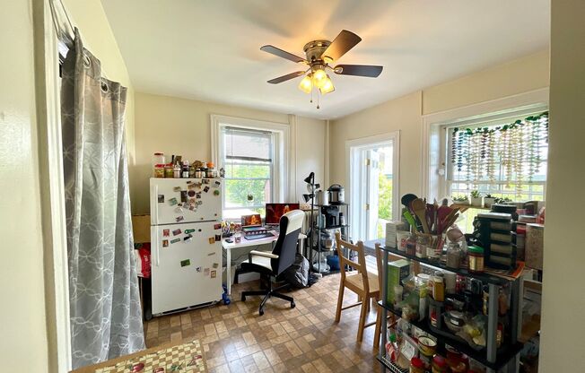 Studio, 1 bath, 500 sqft, $1,050, Unit 15