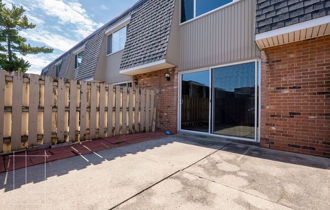 2 beds, 1.5 baths, $1,425, Unit 393 E Buttles Ave Apt. H