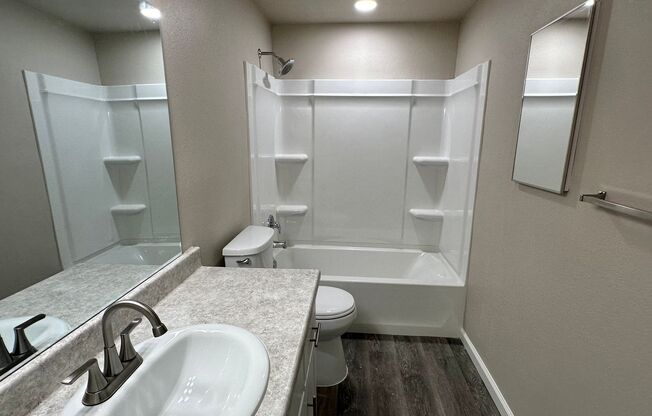 1 bed, 1 bath, 714 sqft, $1,475, Unit 123B