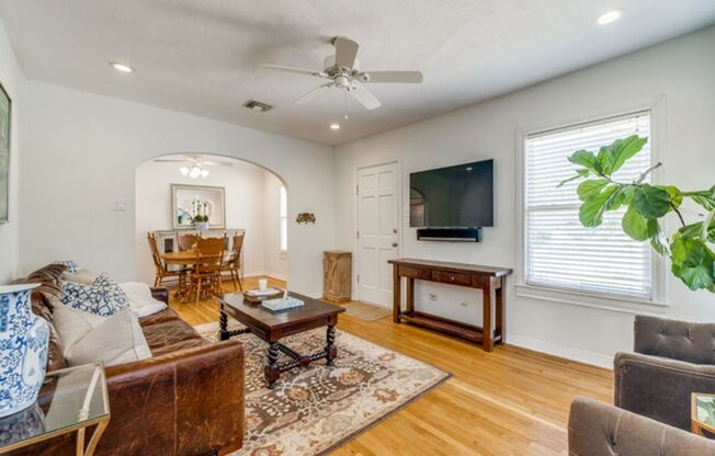 CHARMING 3-BEDROOM HOME IN ALAMO HEIGHTS