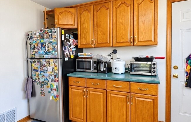 2 beds, 1 bath, 900 sqft, $2,300, Unit 2