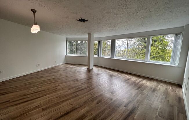 2 beds, 2 baths, 990 sqft, $1,650, Unit 209