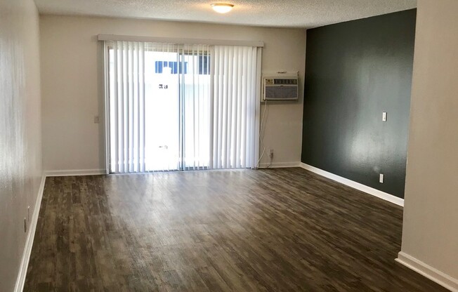 2 beds, 1 bath, $2,295, Unit 14