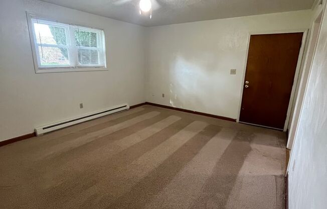 2 beds, 1 bath, 903 sqft, $1,290, Unit J-12