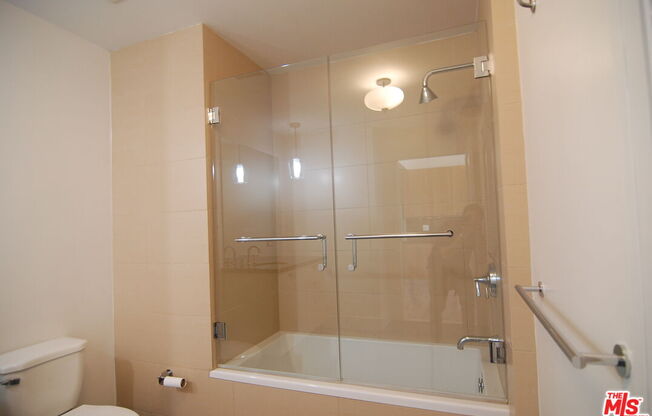 1 bed, 1 bath, 470 sqft, $1,900, Unit 608
