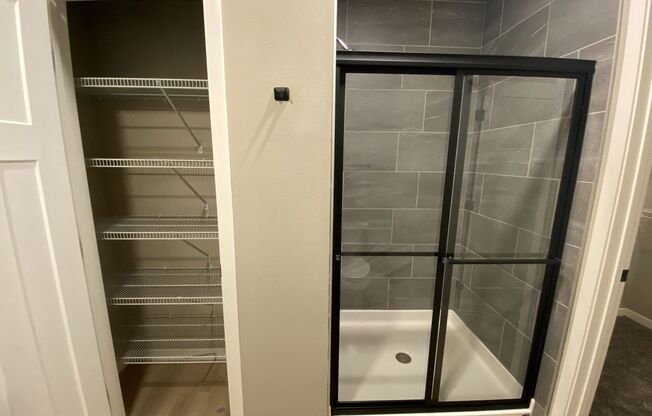 2 beds, 2 baths, 1,136 sqft, $2,370, Unit 5604-124
