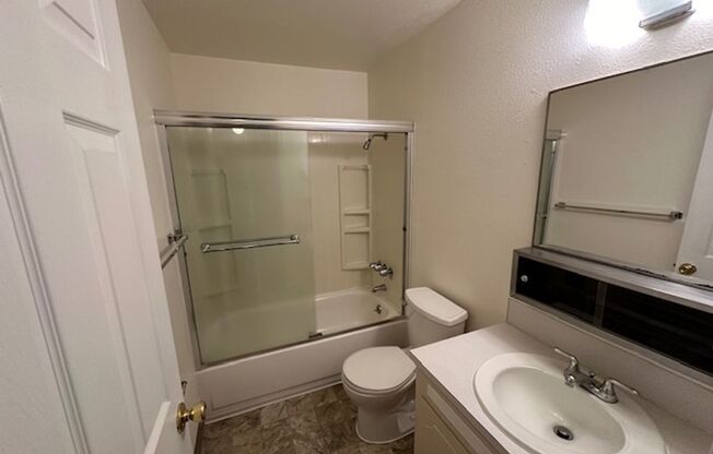 2 beds, 1 bath, 700 sqft, $1,475, Unit 8