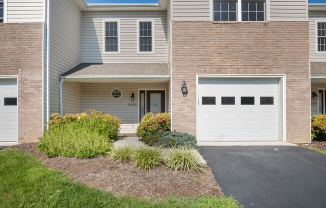 3 bed/2 1/2 Bath. Pet Friendly, Pool,