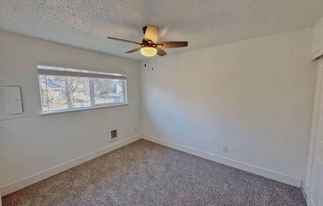 2 beds, 1 bath, 890 sqft, $1,595, Unit 14