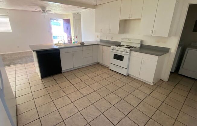 2 beds, 1 bath, 1,000 sqft, $1,250, Unit 609B