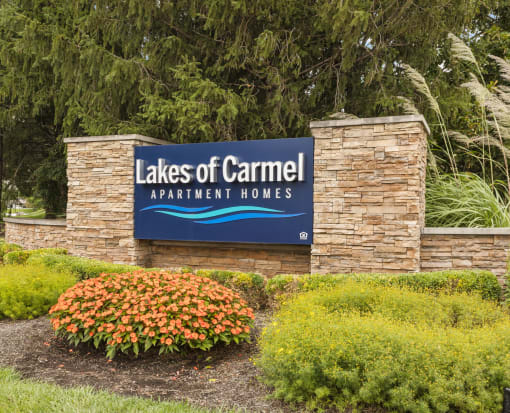 Lakes of Carmel Entrance