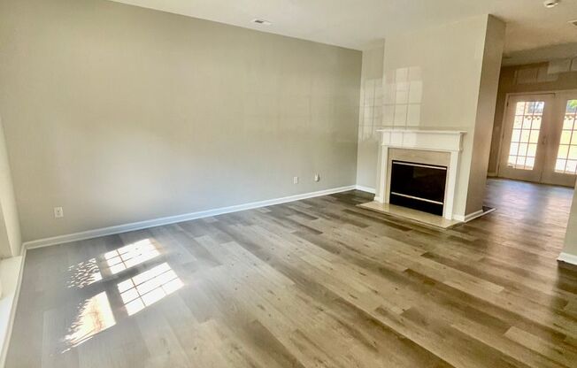 Welcome to this stunning 3-bedroom, 2.5-bathroom Townhouse, located in the vibrant city of Charlotte, NC.