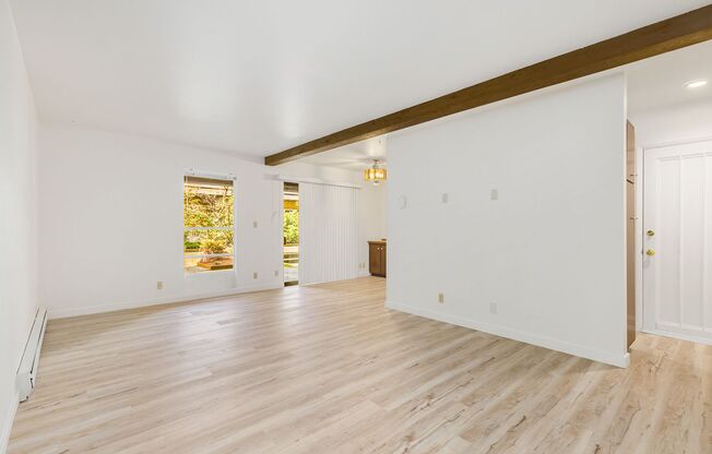 922 100 AVE NE