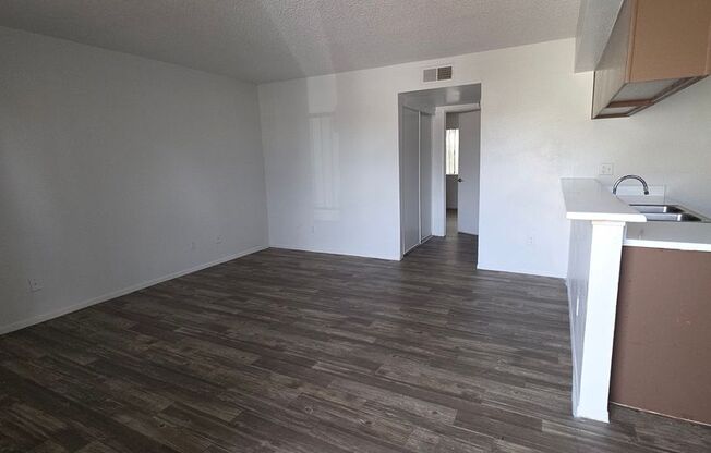 2 beds, 1 bath, 726 sqft, $1,099