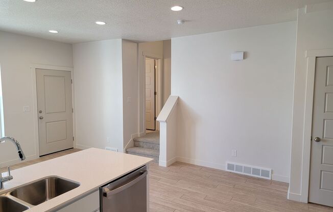 GET A MONTH OF RENT FOR FREE!!!