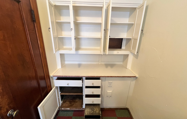 Studio, 1 bath, 400 sqft, $805, Unit 303