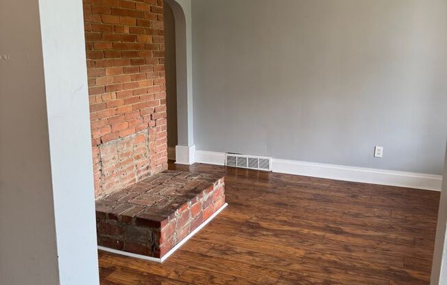 3 Bedroom 1 Bath Minutes Away from the City!